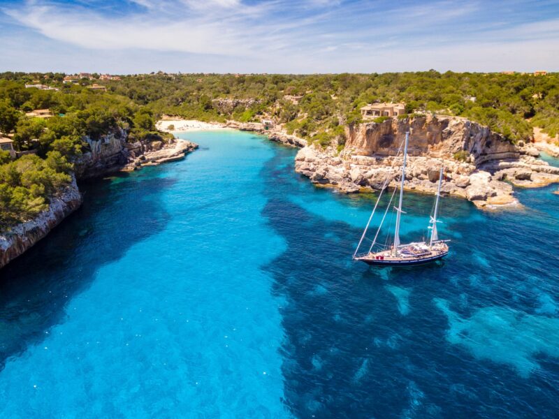 Sailboat,Anchored,In,Front,Of,Cala,Llombards,,Santanyí,,Mallorca,,Balearic