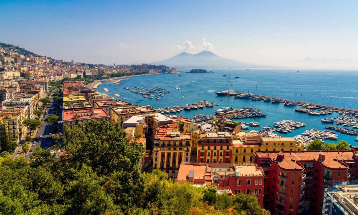 Panoramic,View,Over,Naples,And,Harbour,With,Mount,Vesuvius,In