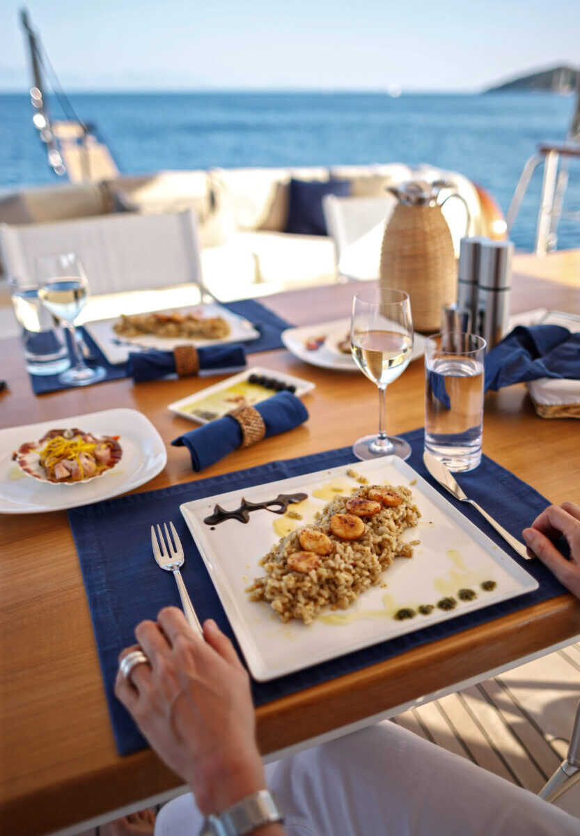 Lunch,On,Motor,Yacht,,Table,Setting,At,A,Luxury,Yacht-bodrum,mugla